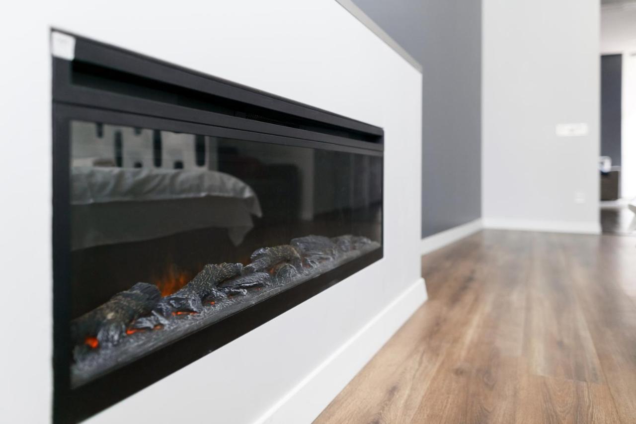 Exciting Apartment Lviv Fireplace Exterior foto